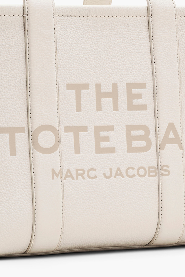 MARC JACOBS - 토트백 - Leather The Medium Tote_COTTON/SILVER (H004L01PF21-140)