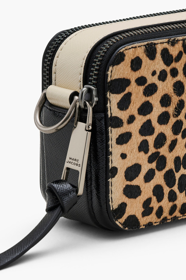 MARC JACOBS - 크로스백 - Cheetah Haircalf Snapshot The Snapshot_BLACK MULTI (2R4HCR028H02-002)