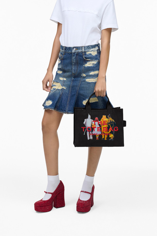 MARC JACOBS - 토트백 - Wizard Of Oz Friends Canvas The Medium Tote_BLACK MULTI (2R4HTT025H03-002)