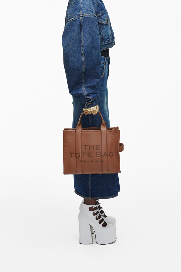 MARC JACOBS - 토트백 - Leather The Medium Tote_ARGAN OIL (H004L01PF21-212)