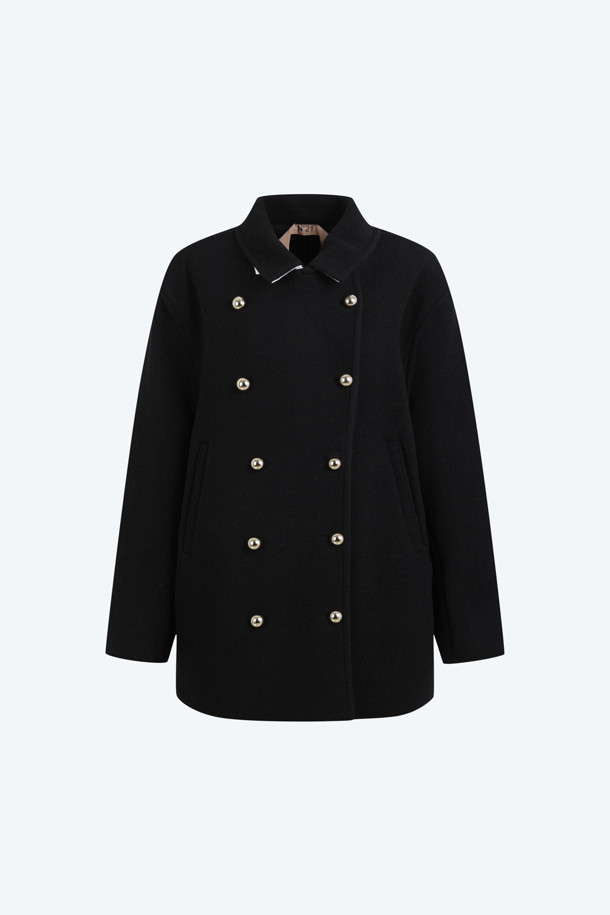 세련된 겨울 스타일을 완성해 줄 울 버튼 퍼코트입니다. 부드러운 울 소재와 두꺼운 두께감으로 뛰어난 보온성을 제공하며, 클래식한 디자인과 엉덩이를 덮는 기장으로 안정적인 착용감을 선사합니다. 블랙과 그레이 두 가지 색상으로 출시되어, 오피스룩, 모임룩, 연말 모임룩 등 다양한 TPO에 활용 가능합니다. 더블 버튼 여밈과 금장 버튼 디테일이 고급스러운 분위기를 더하며, 미니멀, 시크 스타일을 즐겨 입는 여성분들께 추천합니다. 피코트 디자인으로, 유행을 타지 않고 오래도록 소장할 수 있습니다.
