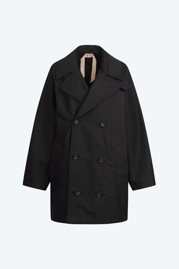 **코튼 피코트**

간절기에 적합한 코튼 소재의 피코트입니다. 블랙 컬러의 무지 디자인으로, 클래식하고 미니멀한 스타일을 연출합니다. 더블 버튼 여밈 방식과 레귤러 핏으로, 출근룩과 모임룩 모두에 활용 가능합니다. 와이드 칼라와 심플한 실루엣이 특징이며, 반소매 기장으로 세련된 느낌을 줍니다. 면과 폴리에스테르 혼방 소재로 제작되어 편안한 착용감을 선사합니다.
