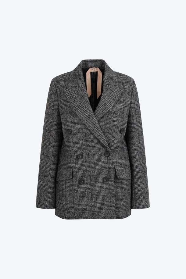 세련된 스타일을 완성하는 여성용 체크 울 자켓입니다. 가을, 겨울 시즌에 어울리는 두꺼운 두께감으로 포근함을 더하며, 클래식한 디자인과 테일러드핏이 돋보입니다. 더블 버튼 여밈 방식으로 포인트를 주고, 그레이 컬러의 체크 패턴이 세련된 분위기를 연출합니다. 데일리룩부터 오피스룩, 출근룩, 모임룩까지 폭넓게 활용할 수 있는 실용적인 아이템입니다. 울과 폴리에스테르 혼방 소재로 제작되어 부드러운 촉감과 편안한 착용감을 선사합니다.
