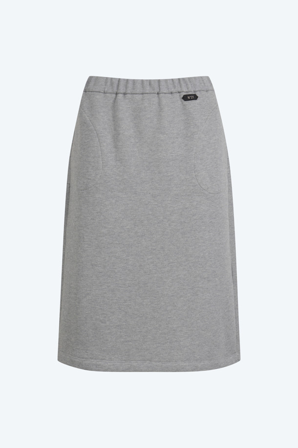 **스웻 롱 스커트**

부드러운 면 소재로 제작되어 편안한 착용감을 선사하는 여성용 스웻 롱 스커트입니다. 캐주얼한 스타일로, 블랙과 그레이 두 가지 색상으로 출시되어 다양한 상의와 매치하기 용이합니다. 봄, 가을 계절에 적합하며, H라인 핏으로 깔끔하고 세련된 실루엣을 연출합니다. 무지 디자인으로 유행을 타지 않고, 셋업으로도 활용 가능하여 활용도가 높습니다. 일상, 동네 마실, 집콕, 산책 등 편안한 스타일을 추구하는 분들께 추천합니다.
