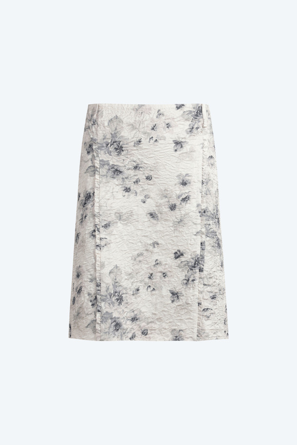 플라워 프린트 미디 스커트는 여성스러운 분위기를 연출하는 미디스커트입니다. 비스코스 소재로 제작되어 부드러운 촉감을 선사하며, 봄과 여름 계절에 적합합니다. 화이트와 그레이 컬러에 플라워 패턴이 더해져 빈티지하면서도 페미닌한 스타일을 강조합니다. H라인의 레귤러핏으로, 데이트룩, 카페룩, 모임룩 등 다양한 TPO에 활용 가능하며, 클래식, 로맨틱, 미니멀 스타일을 즐기는 분들께 추천합니다.
