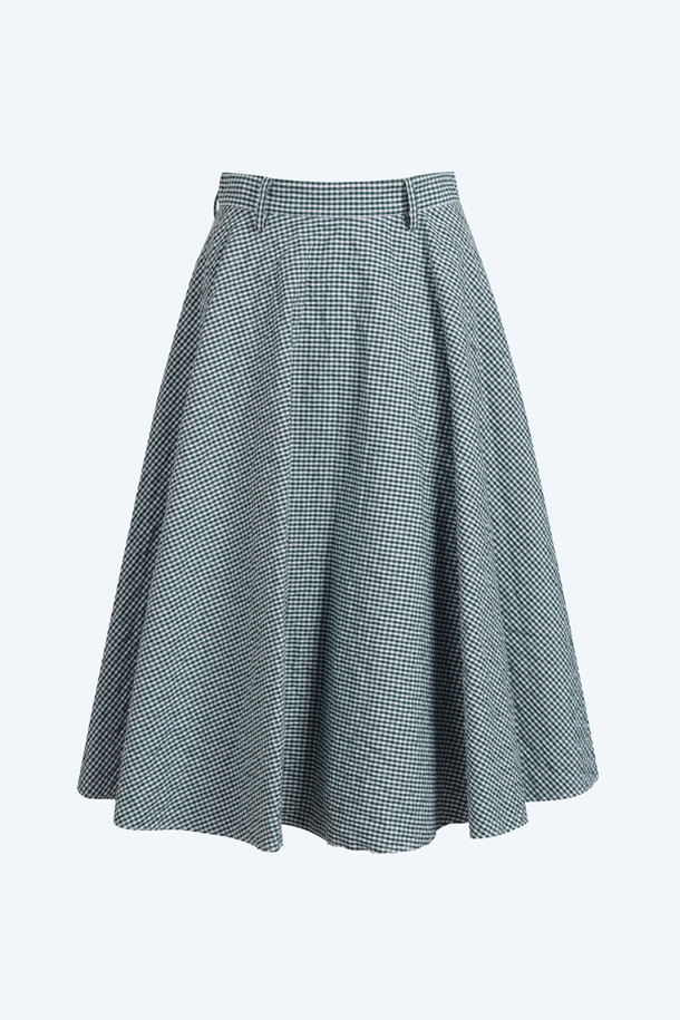 체크 패턴 플리츠 스커트는 여성스러운 클래식 스타일을 연출하는 A라인 플리츠 스커트입니다. 면 소재로 제작되어 편안한 착용감을 선사하며, 빅플리츠 디자인으로 포인트를 더했습니다. 데이트룩, 모임룩, 출근룩 등 다양한 TPO에 활용 가능하며 미니멀, 걸리시 스타일을 즐겨 입는 분들께 추천합니다. 체크 패턴이 매력적인 이 스커트는 당신의 옷장에 세련된 무드를 더해줄 것입니다.
