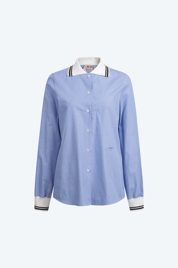 **스트라이프 카라 셔츠**

블루와 화이트 컬러의 스트라이프 패턴으로 시원한 느낌을 주는 여성용 카라 셔츠입니다. 봄, 여름 시즌에 적합하며, 레귤러핏과 얇은 두께감으로 편안하게 착용할 수 있습니다. 베이직한 디자인에 카라와 소매 부분의 스트라이프 디테일과 핫픽스 장식이 포인트입니다. 데이트룩, 카페룩 등 다양한 TPO에 맞춰 클래식, 미니멀, 캐주얼 스타일을 연출해보세요. 면 소재의 긴소매 셔츠로, 데일리 아이템으로 활용하기 좋습니다.

