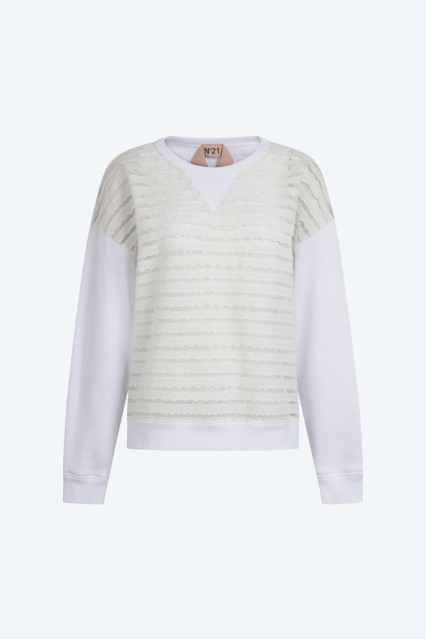 N21 Capsule Collection의 레이스 스웻셔츠입니다. 여성 의류로, 봄, 가을에 착용하기 좋습니다. 우아하고 모던한 스타일을 연출하며, 데이트룩, 카페룩, 모임룩에 잘 어울립니다. 화이트와 네이비 두 가지 컬러로 출시되었으며, 레귤러핏에 얇은 두께감으로 편안하게 착용 가능합니다. 섬세한 얇은 레이스 디테일과 엠브로이더리 장식이 돋보이는 라운드넥 긴소매 스웻셔츠입니다.
