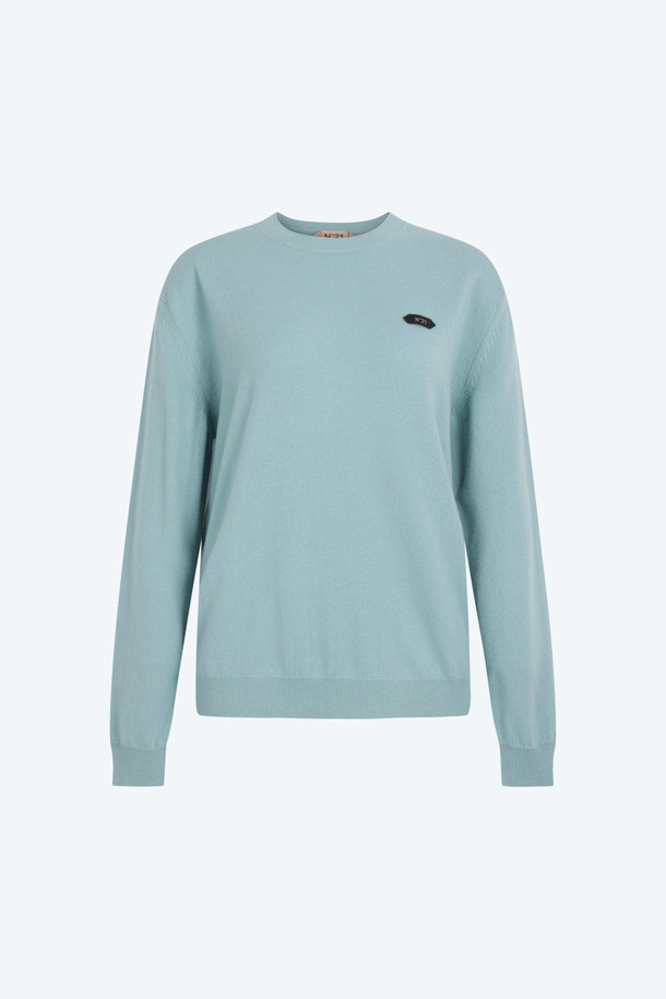 로고택 크루넥 니트는 버진울 100% 소재로 제작되어 부드러운 촉감과 뛰어난 보온성을 자랑합니다. 봄, 가을에 어울리는 넉넉한 핏의 긴소매 니트로, 베이직하고 미니멀한 스타일을 연출합니다. 가슴 위 스몰 로고택 디테일이 은은한 포인트를 더하며, 민트 색상으로 산뜻함을 더했습니다. 카페룩, 가을 나들이룩 등 다양한 TPO에 활용할 수 있으며, 미니멀, 클래식, 캐주얼 스타일을 즐겨 입는 분들께 추천합니다.
