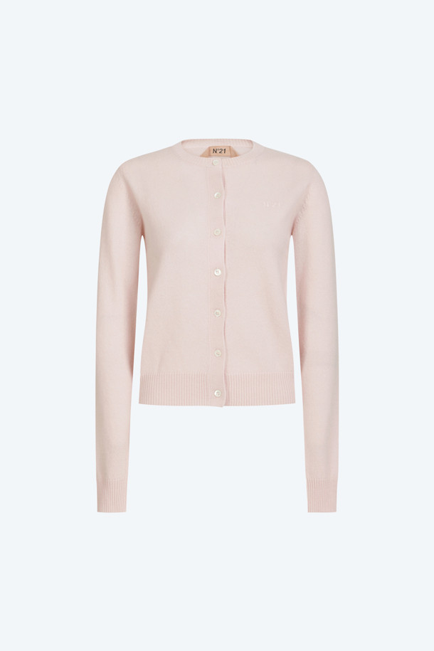 가볍고 포근한 캐시미어 100% 소재의 여성 가디건입니다. 파스텔 옐로우와 파스텔 핑크 두 가지 사랑스러운 컬러로 출시되어, 부드러운 촉감을 선사합니다. 가을, 겨울철 데이트룩, 카페룩, 겨울 데일리룩 등 다양한 TPO에 활용하기 좋으며, 클래식, 미니멀, 로맨틱 스타일을 즐겨 입는 분들께 추천합니다. 긴 소매 기장으로 포근함을 더하며, 보온 기능으로 추운 날씨에도 따뜻하게 입을 수 있습니다. 무지 디자인으로 어떤 옷에도 매치하기 쉬워 활용도가 높습니다.
