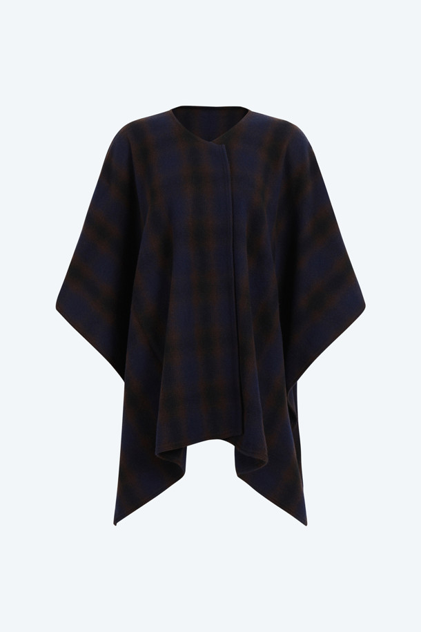 네이비와 블랙 컬러의 울 소재로 제작된 체크 숄 케이프입니다. 가을, 겨울 시즌에 어울리는 두꺼운 두께감으로 따뜻하게 착용할 수 있습니다. 클래식하고 엘레강스한 스타일을 연출하며, 체크 패턴이 돋보입니다. 브로치로 스타일링하여 고정할 수 있어 다양한 연출이 가능합니다. 데이트룩, 모임룩, 겨울 데일리룩에 모두 잘 어울리는 아이템입니다.
