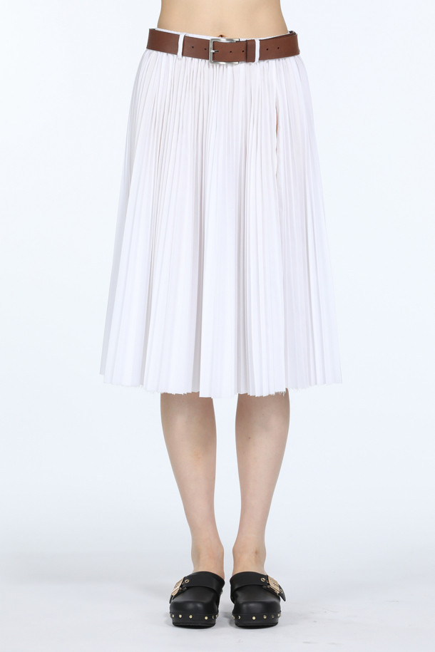 아코디언 플리츠 스커트는 여성 의류로, 봄과 여름에 어울리는 얇은 두께감의 플리츠 스커트입니다. A라인과 플리츠 디자인이 특징이며, 미니멀, 클래식, 캐주얼 스타일을 연출할 수 있습니다. 블랙과 화이트 두 가지 색상으로 제공되어 다양한 상의와 매치하기 용이합니다. 데이트룩, 카페룩, 쇼핑룩 등 다채로운 TPO에 활용할 수 있는 베이직한 아이템입니다. 아코디언 플리츠 디테일이 돋보이는 디자인으로, 세련된 룩을 완성해보세요.
