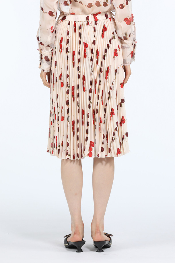 아코디언 플리츠 패턴 스커트는 여성용 플리츠 스커트입니다. 아이보리, 레드 두 가지 색상으로 출시되었으며, 봄, 여름 데일리룩에 잘 어울립니다. A라인 핏과 아코디언 플리츠 디자인이 사랑스러운 분위기를 연출하며, 체리 프린트 패턴으로 포인트를 더했습니다. 얇은 두께감으로 시원하게 착용 가능하며, 데이트룩, 봄 소풍룩, 카페룩 등 다양한 TPO에 활용할 수 있습니다. 미니멀하면서도 걸리시한 스타일을 선호하는 분들께 추천합니다.

