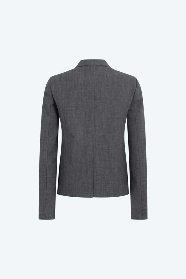 세련된 무드의 우븐 쁘띠 재킷입니다. 부드러운 촉감의 울 소재로 제작되었으며, 봄, 가을 시즌에 착용하기 좋습니다. 블랙과 그레이 두 가지 컬러로 출시되어, 모던하고 미니멀한 스타일을 연출합니다. 테일러드 코트 타입에 크롭 기장과 레귤러핏으로, 출근룩, 오피스룩, 모임룩 등 다양한 TPO에 활용 가능합니다. 버튼 여밈 방식에 긴 소매 디자인으로 클래식, 미니멀, 시크한 스타일을 완성해 보세요.
