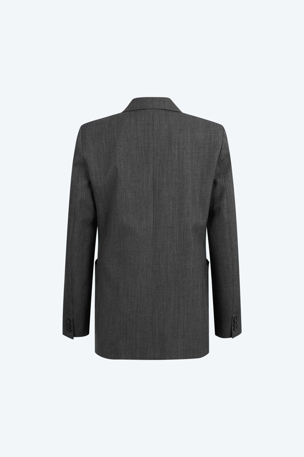 클래식한 무드의 우븐 더블 재킷입니다. 울 소재로 제작되어 고급스러운 느낌을 선사하며, 봄, 가을 시즌에 착용하기 좋습니다. 블랙과 그레이 두 가지 색상으로 출시되어, 오피스룩, 출근룩, 모임룩 등 다양한 TPO에 활용하기 좋습니다. 레귤러핏으로 편안하게 착용 가능하며, 미니멀하고 시크한 스타일을 연출하기에 적합합니다. 긴소매의 더블 버튼 디자인으로 세련된 느낌을 더했습니다.
