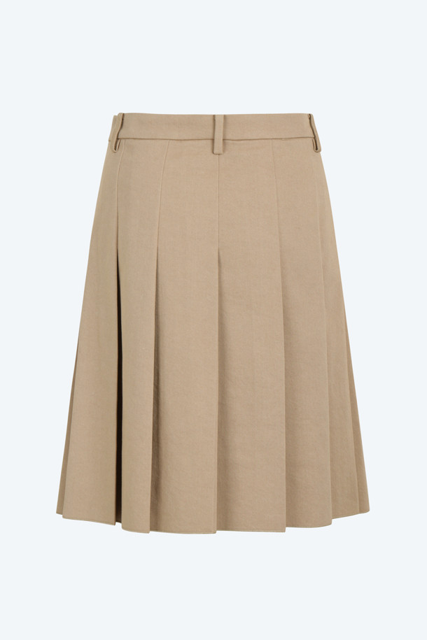 베이직한 무드의 코튼 플리츠 스커트입니다. 봄, 여름, 가을, 세 계절 모두 활용 가능한 적당한 두께감의 면 소재로 제작되어 편안한 착용감을 선사합니다. 클래식하고 미니멀한 스타일을 연출하기 좋으며, 플리츠 디테일이 여성스러운 분위기를 더합니다. 데이트룩이나 카페룩에 매치하여 세련된 스타일을 완성해 보세요. 무지 디자인으로 다양한 상의와 쉽게 코디할 수 있습니다.
