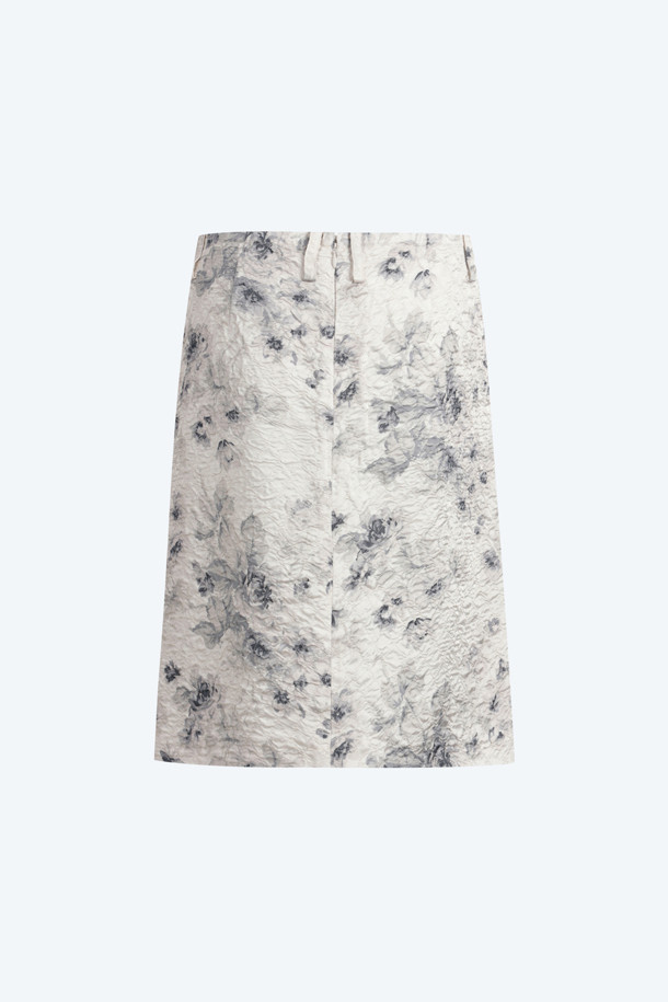 플라워 프린트 미디 스커트는 여성스러운 분위기를 연출하는 미디스커트입니다. 비스코스 소재로 제작되어 부드러운 촉감을 선사하며, 봄과 여름 계절에 적합합니다. 화이트와 그레이 컬러에 플라워 패턴이 더해져 빈티지하면서도 페미닌한 스타일을 강조합니다. H라인의 레귤러핏으로, 데이트룩, 카페룩, 모임룩 등 다양한 TPO에 활용 가능하며, 클래식, 로맨틱, 미니멀 스타일을 즐기는 분들께 추천합니다.

