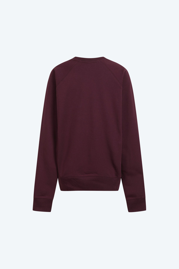 톤 다운된 버건디 컬러가 매력적인 로고 스웻셔츠입니다. 가을과 겨울, 두꺼운 두께감으로 따뜻하게 착용할 수 있으며, 미니멀하고 베이직한 스타일을 연출합니다. 면 소재의 레귤러핏 라운드넥 긴소매 디자인으로, N21 시그니처 디자인의 로고 패턴이 특징입니다. 겨울철 데일리룩, 집콕룩, 산책룩 등 다양한 TPO에 미니멀, 클래식, 캐주얼 무드로 활용하기 좋습니다.
