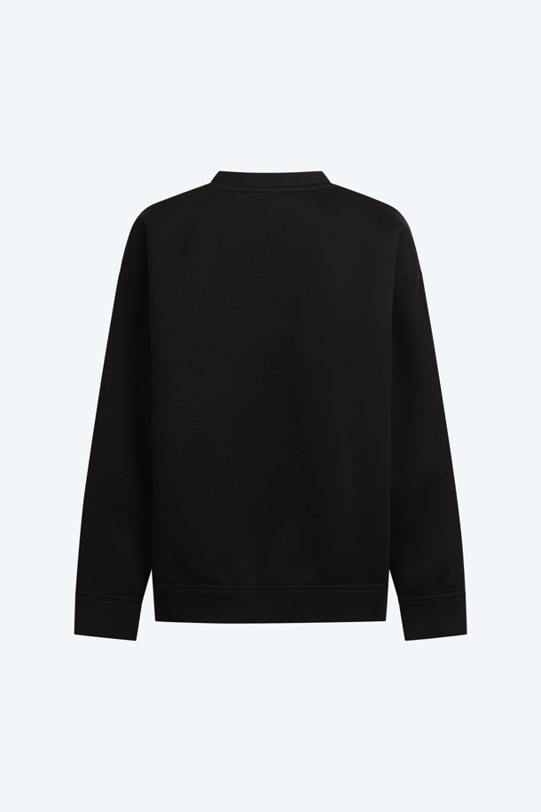 N21(엔투애니원) 비즈 로고 스웻셔츠입니다. 부드러운 면 기모 소재로 제작되어 가을과 겨울에 따뜻하게 착용할 수 있습니다. 베이직한 디자인에 N21 비즈 로고 장식이 포인트로 더해져 캐주얼, 미니멀, 클래식 스타일을 모두 아우릅니다. 긴 소매 기장과 그레이, 블랙 두 가지 컬러로 출시되어 다양한 룩에 활용하기 좋습니다. 일상복으로 편안하면서도 스타일리시하게 연출할 수 있는 아이템입니다.
