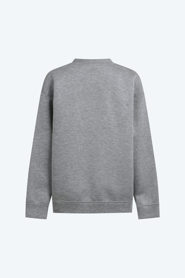 세련된 스타일을 완성할 비즈 로고 스웻셔츠입니다. 부드러운 기모 면 소재로 제작되어 가을, 겨울 시즌 따뜻하고 편안하게 착용할 수 있습니다. 베이직한 디자인에 N21 로고와 비즈 장식이 더해져 캐주얼, 미니멀, 클래식 스타일을 연출하기 좋습니다. 라운드넥과 긴소매, 크롭 기장으로 유행을 타지 않고 데일리하게 즐길 수 있는 아이템입니다. 그레이, 블랙 두 가지 색상으로 출시되어 취향에 맞게 선택 가능합니다.
