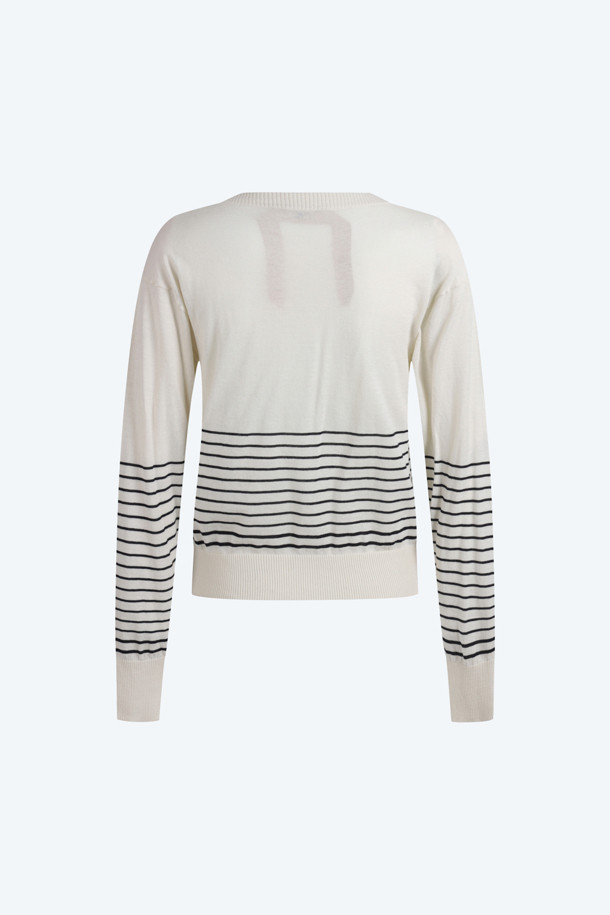 아이보리 컬러의 여성용 스트라이프 가디건입니다. 봄, 가을에 어울리는 크롭 기장의 브이넥 디자인으로, 모던하고 베이직한 스타일을 연출합니다. 긴소매에 스몰 포켓 디테일과 버튼 여밈으로 포인트를 더하여 클래식, 미니멀, 캐주얼 등 다양한 스타일을 소화할 수 있습니다. 데이트룩, 카페룩, 봄 소풍룩에 매치하여 세련된 분위기를 낼 수 있는 아이템입니다.
