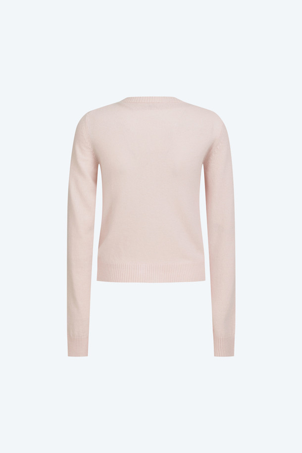 가볍고 포근한 캐시미어 100% 소재의 여성 가디건입니다. 파스텔 옐로우와 파스텔 핑크 두 가지 사랑스러운 컬러로 출시되어, 부드러운 촉감을 선사합니다. 가을, 겨울철 데이트룩, 카페룩, 겨울 데일리룩 등 다양한 TPO에 활용하기 좋으며, 클래식, 미니멀, 로맨틱 스타일을 즐겨 입는 분들께 추천합니다. 긴 소매 기장으로 포근함을 더하며, 보온 기능으로 추운 날씨에도 따뜻하게 입을 수 있습니다. 무지 디자인으로 어떤 옷에도 매치하기 쉬워 활용도가 높습니다.
