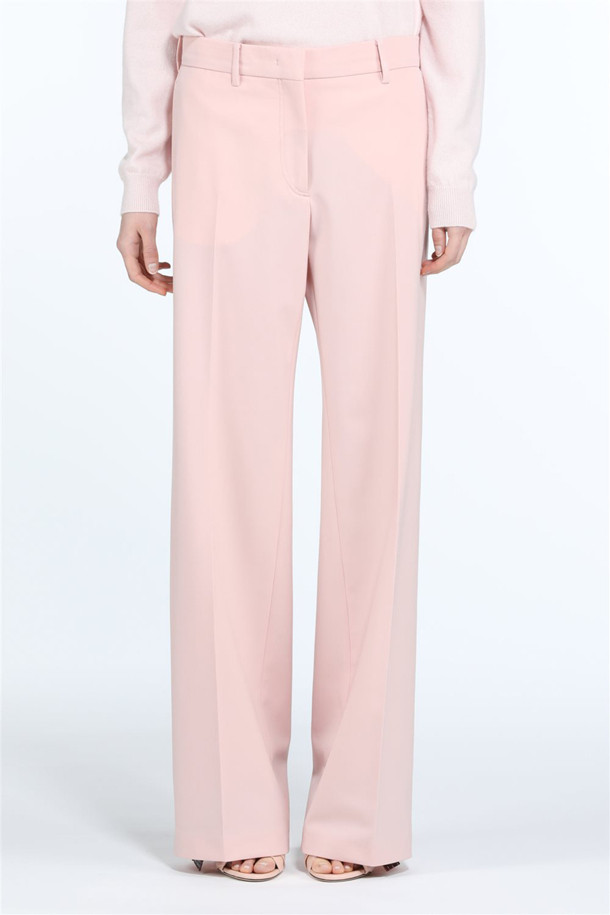 여성스러운 무드를 연출하는 핑크 와이드 슬랙스입니다. 부드러운 촉감과 세련된 와이드핏이 돋보이며, 파우더 핑크 컬러가 은은한 분위기를 더합니다. 일상, 포멀, 캐주얼 등 다양한 TPO에 활용 가능하며, 미니멀, 클래식, 시크 스타일을 즐기는 분들께 추천합니다. 봄, 여름, 가을 시즌에 착용하기 좋은 긴 기장의 슬랙스로, 스타일리시한 실루엣을 완성합니다. 출근룩, 오피스룩, 모임룩에 활용하여 멋스러운 스타일을 연출해보세요.
