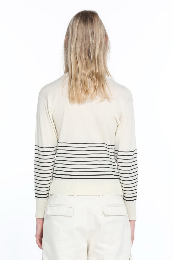 아이보리 컬러의 여성용 스트라이프 가디건입니다. 봄, 가을에 어울리는 크롭 기장의 브이넥 디자인으로, 모던하고 베이직한 스타일을 연출합니다. 긴소매에 스몰 포켓 디테일과 버튼 여밈으로 포인트를 더하여 클래식, 미니멀, 캐주얼 등 다양한 스타일을 소화할 수 있습니다. 데이트룩, 카페룩, 봄 소풍룩에 매치하여 세련된 분위기를 낼 수 있는 아이템입니다.
