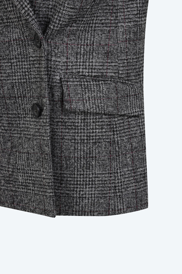 세련된 스타일을 완성하는 여성용 체크 울 자켓입니다. 가을, 겨울 시즌에 어울리는 두꺼운 두께감으로 포근함을 더하며, 클래식한 디자인과 테일러드핏이 돋보입니다. 더블 버튼 여밈 방식으로 포인트를 주고, 그레이 컬러의 체크 패턴이 세련된 분위기를 연출합니다. 데일리룩부터 오피스룩, 출근룩, 모임룩까지 폭넓게 활용할 수 있는 실용적인 아이템입니다. 울과 폴리에스테르 혼방 소재로 제작되어 부드러운 촉감과 편안한 착용감을 선사합니다.
