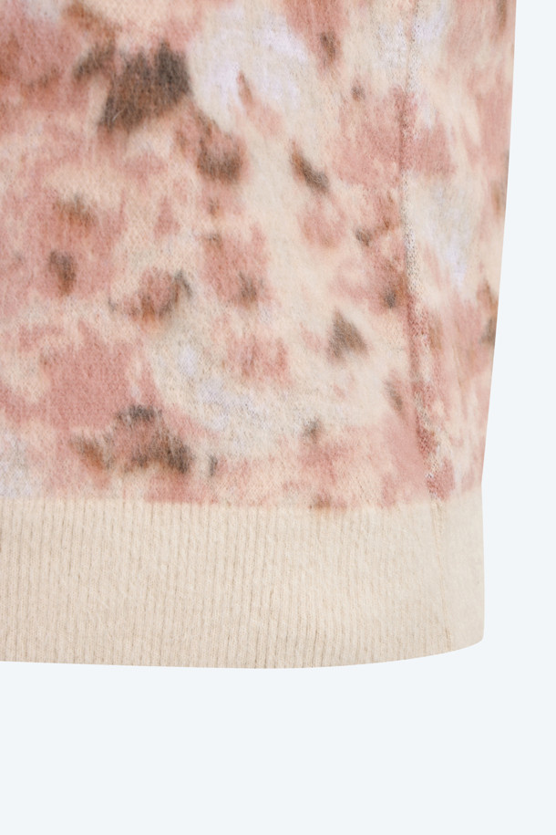 여성스러운 플라워 패턴이 돋보이는 핑크색 니트입니다. 봄, 가을에 어울리는 얇은 두께감의 라운드넥 크롭 니트로, 부드러운 촉감이 특징입니다. 반소매 기장이며, 레귤러핏으로 편안하게 착용할 수 있습니다. 데이트룩, 카페룩, 봄 소풍룩 등 다양한 TPO에 활용하기 좋으며, 로맨틱, 미니멀, 걸리시한 스타일을 연출하기에 좋습니다. 립 디테일이 더해져 디자인의 완성도를 높였습니다.
