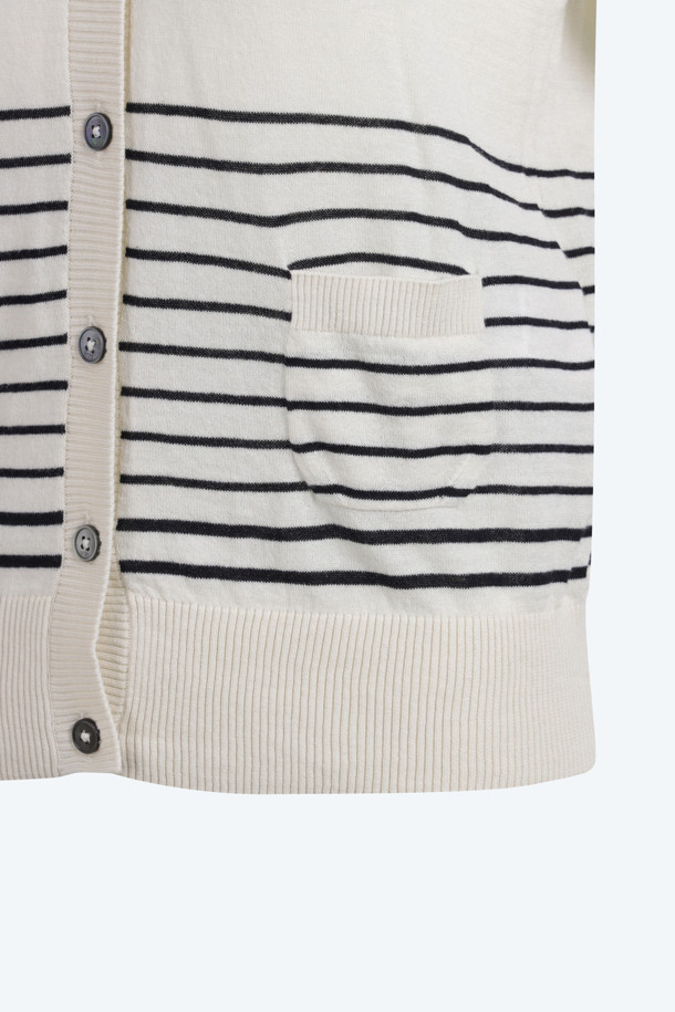 아이보리 컬러의 여성용 스트라이프 가디건입니다. 봄, 가을에 어울리는 크롭 기장의 브이넥 디자인으로, 모던하고 베이직한 스타일을 연출합니다. 긴소매에 스몰 포켓 디테일과 버튼 여밈으로 포인트를 더하여 클래식, 미니멀, 캐주얼 등 다양한 스타일을 소화할 수 있습니다. 데이트룩, 카페룩, 봄 소풍룩에 매치하여 세련된 분위기를 낼 수 있는 아이템입니다.
