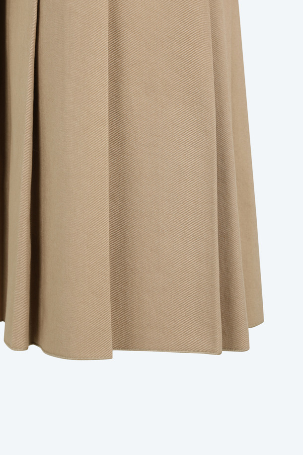 베이직한 무드의 코튼 플리츠 스커트입니다. 봄, 여름, 가을, 세 계절 모두 활용 가능한 적당한 두께감의 면 소재로 제작되어 편안한 착용감을 선사합니다. 클래식하고 미니멀한 스타일을 연출하기 좋으며, 플리츠 디테일이 여성스러운 분위기를 더합니다. 데이트룩이나 카페룩에 매치하여 세련된 스타일을 완성해 보세요. 무지 디자인으로 다양한 상의와 쉽게 코디할 수 있습니다.
