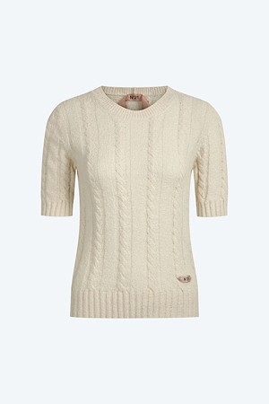 화이트 라운드넥 하프 니트