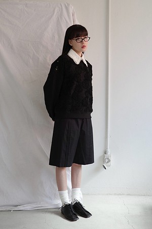 플라워 아플리케 스웻셔츠