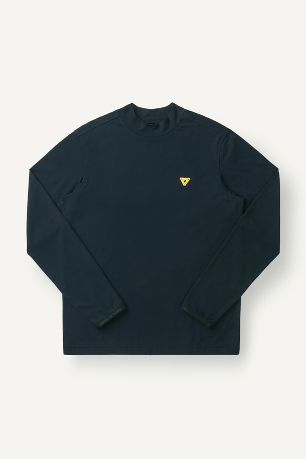 워크 긴팔 모크넥 베이스레이어 V2는 혹독한 겨울 추위 속에서도 쾌적함을 유지하도록 설계된 남녀 공용 작업용 긴팔 티셔츠입니다. 보온성이 뛰어난 기모 안감과 내구성이 강한 나일론 소재를 사용하여, 활동적인 작업 환경에서도 든든하게 몸을 보호합니다. 스포티한 스타일의 테크핏으로 제작되었으며, 밑단 들뜸 방지 및 이물질 차단 기능을 통해 편안함과 실용성을 높였습니다. 모크넥 디자인은 목을 따뜻하게 감싸주며, 겨드랑이 활동 패턴으로 활동성을 극대화했습니다. 블랙 색상으로 어떤 워크웨어, 데일리룩에도 미니멀하게 잘 어울립니다.
