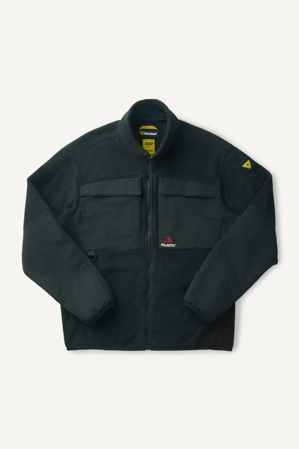 워크 미드레이어 폴라텍 플리스 재킷 V3는 일상, 작업 그리고 아웃도어 활동에 적합한 남녀 공용 플리스 재킷입니다. 뛰어난 보온성과 통기성을 제공하며, 흡습 및 속건 기능으로 쾌적한 착용감을 유지합니다. 부드러운 촉감의 폴라텍 플리스 소재와 9개의 포켓, 벨크로, D링 디테일은 스포티하면서도 캐주얼한 스타일을 완성합니다. 스탠다드 핏에 긴 소매, 집업 및 스냅 여밈 방식으로 편안한 착용감을 선사하며, 봄, 가을, 겨울 세 계절 모두 활용 가능합니다. 등산, 캠핑, 출근 등 다양한 TPO에 맞춰 미니멀하고 세련된 스타일을 연출해보세요.
