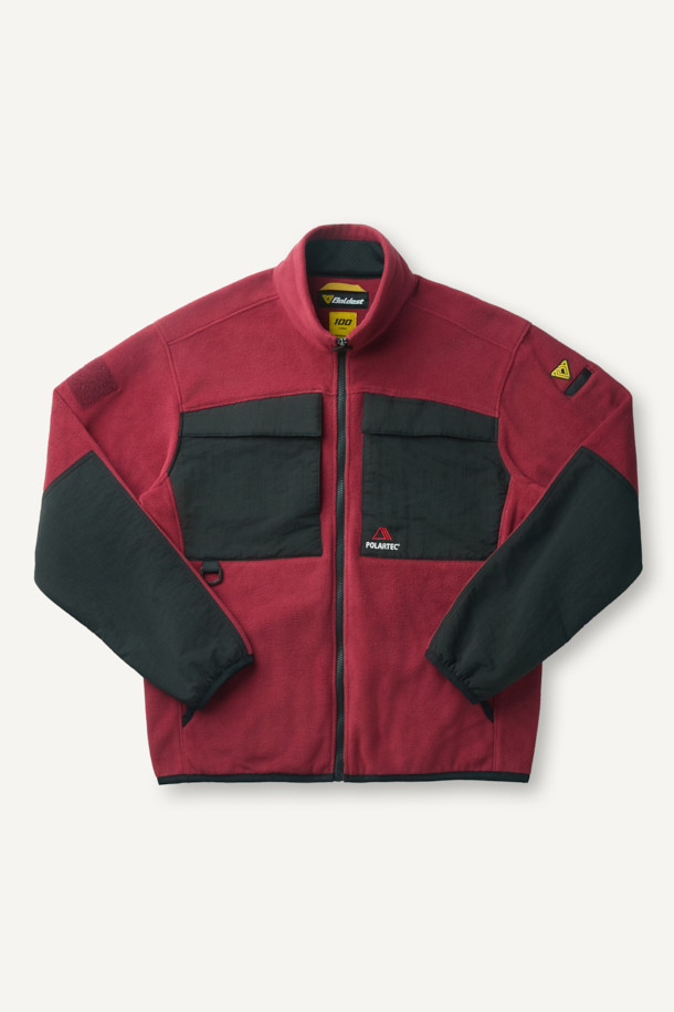 워크 미드레이어 폴라텍 플리스 재킷 V3는 일상, 작업, 아웃도어 활동에 적합한 남녀 공용 플리스 재킷입니다. 레드와 블랙 두 가지 색상으로 제공되며, 스탠다드핏으로 캐주얼하고 스포티한 스타일을 연출합니다. 폴라텍과 나일론 소재를 사용하여 두꺼우면서도 부드러운 촉감을 제공하며, 보온, 통기, 속건, 흡습 기능으로 쾌적함을 유지합니다. 총 9개의 포켓, 마찰 부위 덧댐, YKK 스냅/지퍼, 볼디스트 네임택 호환, D링 다용도 고리, 벨크로 소매 등 다양한 디테일로 실용성을 더했습니다. 캠핑룩, 등산룩, 고프코어 스타일을 완성해보세요.
