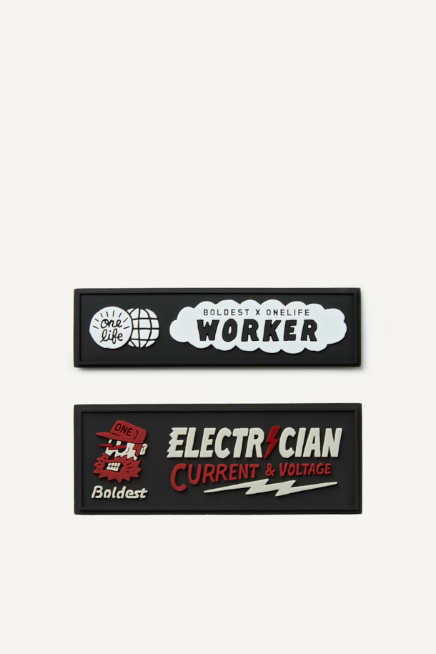 ONE LIFE(원 라이프) 직업군 와펜(2-SET)입니다. 블랙과 화이트 색상으로 구성된 벨크로 소재의 와펜 세트로, 캐주얼, 미니멀, 워크웨어 스타일 연출에 적합합니다. 페인터(화이트)와 일렉트릭션(우드 블랙) 디자인, 총 2개의 와펜이 90 * 34 mm(직업군 와펜) 및 90 * 25 mm(워커 와펜) 사이즈로 제공됩니다. 볼디스트 벨크로 패치 시스템 및 타 벨크로 부착이 가능하여 탈부착이 용이합니다. 일상생활에서 개성을 표현할 수 있는 아이템입니다.
