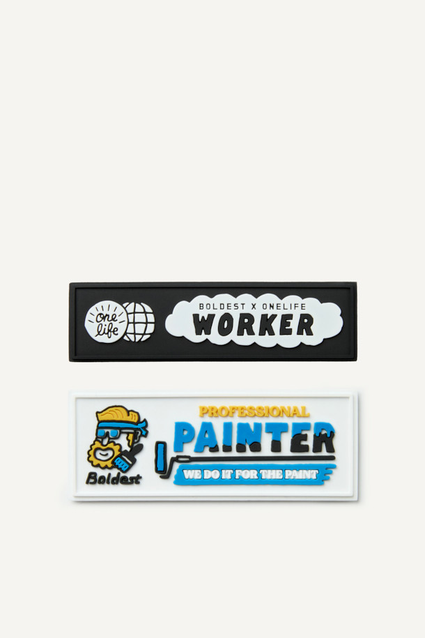 ONE LIFE (원라이프) 직업군 와펜(2-SET)입니다. 캐주얼, 스트리트 스타일의 여행룩에 잘 어울리는 제품입니다. 벨크로 소재의 화이트, 블랙 컬러 와펜으로, 탈부착이 용이합니다. 직업군 와펜과 워커 와펜, 총 2개 세트로 구성되어 있습니다. BOLDEST X ONE LIFE 콜라보레이션 제품으로, 로고, 캐릭터, 프린트 패턴이 특징입니다.
