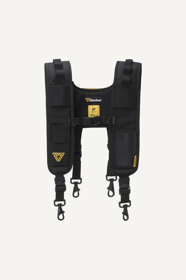 뉴 워크 E.D.C 서스펜더는 1050D 나일론사를 사용하여 내구성을 높였으며, 에어메쉬 안감으로 통기성을 확보하여 쾌적한 착용감을 제공합니다. 작업, 일상, 출근룩, 워크샵룩, 해외 출장룩 등 다양한 TPO에 적합하며 워크웨어, 미니멀, 캐주얼 스타일을 연출할 수 있습니다. E.D.C POCKET SYSTEM을 통해 수납 기능을 강화했으며, 툴벨트 호환이 가능합니다. 웨빙, 벨크로, 메쉬, 심볼 와펜 등의 디자인 디테일이 돋보이며, 스트레치 웨빙과 행거루프, 다양한 수납공간(웨빙 고리, 벨크로 여밈 걸이, 펜꽂이, 다용도 걸이)을 제공합니다.
