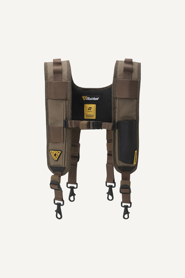 뉴 워크 E.D.C 서스펜더는 작업의 효율성을 높여주는 공구 수납 서스펜더입니다. 1050D 나일론 소재와 에어메쉬 안감으로 제작되어 통기성이 뛰어나며, 하중 분산 및 쿠셔닝 기능을 제공합니다. 브라운과 블랙 두 가지 색상으로 출시되었으며 웨빙, 벨크로, 심볼 와펜 등의 디자인 요소가 돋보입니다. 스트레치 웨빙, 다양한 수납공간, 툴벨트 호환 기능을 갖춰 워크웨어, 캐주얼, 미니멀 스타일을 즐겨 입는 분들께 적합합니다. 벨크로와 쌍올직 잠금 방식을 적용했으며, 웨빙고리, 벨크로 여밈걸이, 펜꽂이, 다용도걸이 등 실용적인 수납 기능을 제공합니다.
