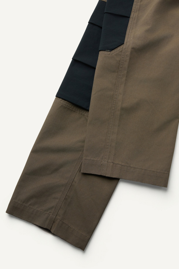 라이트워크 일렉트릭션 팬츠는 남성용 워크웨어 스타일의 긴바지로, 봄, 여름, 가을 계절에 적합합니다. 카키와 블랙 두 가지 색상으로 출시되었으며, 컴포트핏으로 편안한 착용감을 제공합니다. 내구성이 뛰어나고 스트레치 기능이 있으며, 총 8개의 수납 포켓을 갖춰 실용성을 높였습니다. 무릎 패드 탈부착이 가능하며, YKK 지퍼와 벨트고리 D링을 적용하여 편의성을 더했습니다. 작업용, 일상, 출근룩, 워크샵룩, 캠핑룩 등 다양한 TPO에 맞춰 캐주얼, 미니멀 스타일로 연출할 수 있습니다.
