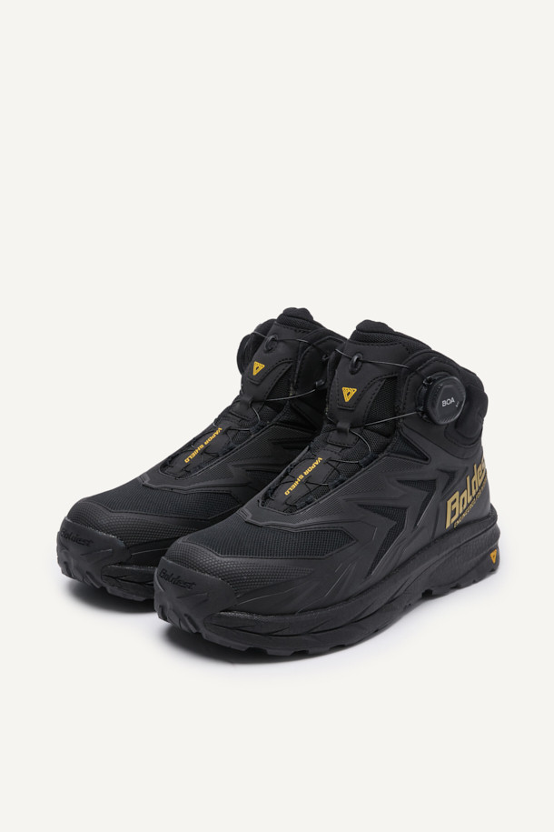 VAPOR SHIELD 541 (베이퍼 쉴드 541)은 남성용 워크부츠입니다. 블랙 컬러의 무지 디자인으로, 출근룩과 캠핑룩, 워크웨어, 미니멀, 캐주얼 스타일에 적합합니다. 아라미드 토캡, 메쉬, PU, E-TPU, 러버 소재를 사용하여 제작되었으며, BOA Fit System (보아 핏 시스템)을 적용하여 편리한 착용감을 제공합니다. E-TPU 미드솔, 논슬립 러버 아웃솔, 2.4mm 내답판, 탄성 EVA 허니콤 인솔을 통해 통기성, 내구성, 쿠션성, 반발 탄성, 미끄럼 방지 기능을 갖추었습니다. 사계절 모두 착용 가능하며, 작업 및 워킹에 적합한 기능을 제공합니다.
