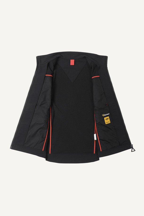 워크 스크래치 프리 우븐 재킷은 남성을 위한 스탠다드핏 워크 재킷입니다. 블랙 색상의 무지 디자인으로, 작업용 및 일상용으로 착용하기 좋습니다. 봄, 가을, 겨울 계절에 적합하며, 지퍼와 스냅으로 여밈이 가능합니다. 나일론과 스판덱스 혼방 소재로 제작되어 활동성과 내구성을 높였으며, 10개의 포켓 시스템과 스크래치 방지 설계, 겨드랑이 액션분량 설계로 실용성을 더했습니다. YKK 스냅/지퍼를 사용하여 품질을 높였으며, 스트레치 기능과 뛰어난 수납성, 내구성을 자랑합니다. 출근룩, 여행룩, 캐주얼, 미니멀 스타일을 즐기는 분들께 추천합니다.
