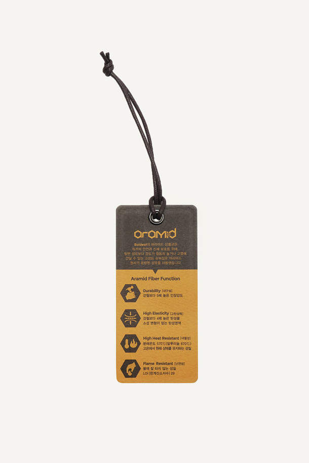 워크 아라미드 캡 V3는 워크웨어, 등산, 캠핑 등 다양한 TPO에 어울리는 볼캡입니다. 내구성이 뛰어난 코듀라와 난연 기능을 가진 아라미드 소재를 사용하여 제작되었으며, 사계절 모두 착용 가능합니다. 쿨맥스 땀받이, 메쉬 안감, 펜슬 홀더를 갖춰 실용성을 높였으며, 엔지니어드 와펜과 버클 디테일로 디자인 포인트를 더했습니다. 58/60 두 가지 사이즈로 출시되어 편안한 착용감을 제공하며, 워크웨어, 캐주얼, 고프코어 스타일을 즐기는 분들께 추천합니다. 블랙 컬러로 어떤 스타일에도 쉽게 매치할 수 있습니다.
