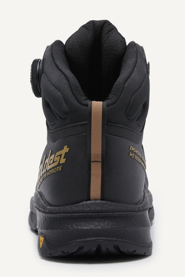 VAPOR SHIELD 541 (베이퍼 쉴드 541)은 남성용 워크부츠입니다. 블랙 컬러의 무지 디자인으로, 출근룩과 캠핑룩, 워크웨어, 미니멀, 캐주얼 스타일에 적합합니다. 아라미드 토캡, 메쉬, PU, E-TPU, 러버 소재를 사용하여 제작되었으며, BOA Fit System (보아 핏 시스템)을 적용하여 편리한 착용감을 제공합니다. E-TPU 미드솔, 논슬립 러버 아웃솔, 2.4mm 내답판, 탄성 EVA 허니콤 인솔을 통해 통기성, 내구성, 쿠션성, 반발 탄성, 미끄럼 방지 기능을 갖추었습니다. 사계절 모두 착용 가능하며, 작업 및 워킹에 적합한 기능을 제공합니다.
