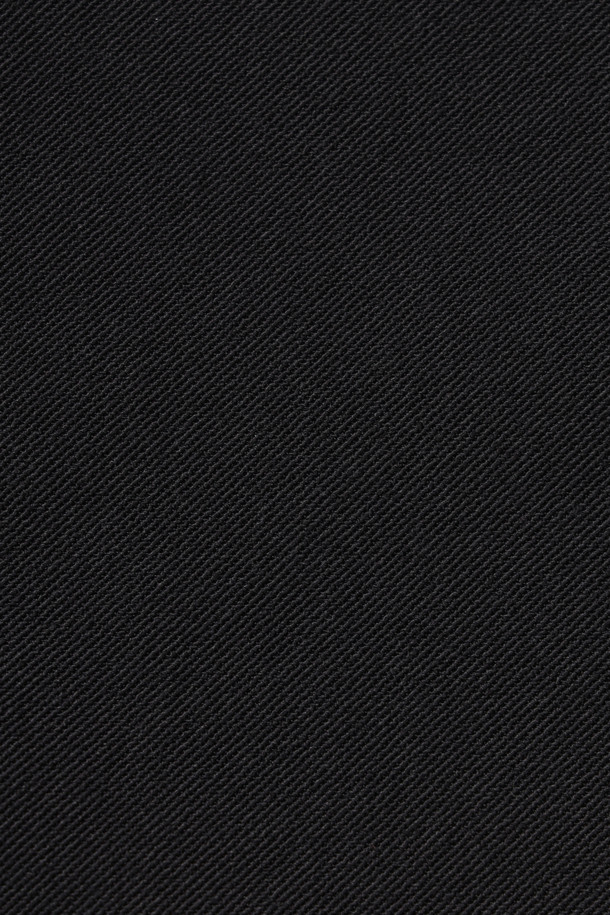 워크 스크래치 프리 우븐 재킷은 남성을 위한 스탠다드핏 워크 재킷입니다. 블랙 색상의 무지 디자인으로, 작업용 및 일상용으로 착용하기 좋습니다. 봄, 가을, 겨울 계절에 적합하며, 지퍼와 스냅으로 여밈이 가능합니다. 나일론과 스판덱스 혼방 소재로 제작되어 활동성과 내구성을 높였으며, 10개의 포켓 시스템과 스크래치 방지 설계, 겨드랑이 액션분량 설계로 실용성을 더했습니다. YKK 스냅/지퍼를 사용하여 품질을 높였으며, 스트레치 기능과 뛰어난 수납성, 내구성을 자랑합니다. 출근룩, 여행룩, 캐주얼, 미니멀 스타일을 즐기는 분들께 추천합니다.
