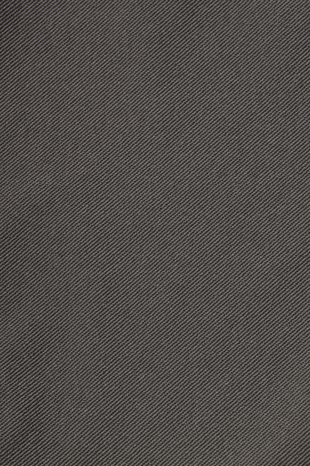 워크 스크래치 프리 우븐 재킷은 남성용 워크 자켓입니다. 그레이 컬러에 스포티하고 캐주얼한 스타일을 더했으며, 봄, 가을, 겨울 3계절 착용이 가능합니다. 나일론과 스판덱스 혼방 소재로 제작되어 활동성과 내구성을 높였으며, 스탠다드 핏으로 편안하게 착용할 수 있습니다. 겨드랑이 액션 분량, 10개 포켓 시스템, 스크래치 방지 설계, YKK 스냅/지퍼 사용으로 기능성을 더해 작업용 및 일상복으로 활용하기 좋습니다. 출근룩, 워크샵룩, 가을 나들이룩 등 다양한 TPO에 캐주얼하고 미니멀한 워크웨어 스타일을 연출해보세요.
