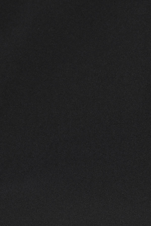 안티케미컬 재킷은 작업, 일상에서 활용 가능한 남녀 공용 자켓입니다. 스포티와 밀리터리 무드를 동시에 느낄 수 있으며, 블랙 컬러의 무지 디자인으로 제작되었습니다. 나일론 소재를 사용하여 부드러운 촉감을 제공하며, 스탠다드핏과 긴 소매 기장으로 편안한 착용감을 선사합니다. 방수, 발수, 화학물질 보호 기능을 갖춰 작업 환경에서 안전하게 사용할 수 있으며, 총 11개의 다수 포켓, 펜꽂이 포켓, 재귀반사 프린트, 액션분량, YKK 스냅/지퍼 디테일로 실용성을 높였습니다. 출근룩, 워크웨어, 스포티, 미니멀 스타일을 즐겨 입는 분들께 추천합니다.
