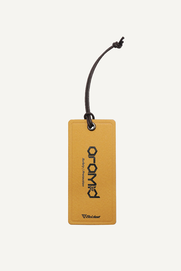 아라미드 쉴드 조거 팬츠 V3는 일상과 워킹 활동에 적합한 조거핏 바지입니다. 베이지 색상으로, 사계절 내내 착용 가능하며 스포티와 밀리터리 스타일을 동시에 연출합니다. 코듀라와 아라미드 소재를 사용하여 내구성과 신축성이 뛰어나고, 발수 기능까지 갖췄습니다. 10개의 포켓, YKK 지퍼, 더블 스티치, 무릎 보호 시스템, 파우치 호환 등 다양한 기능과 특징을 제공합니다. 스탠다드핏으로 편안하게 착용할 수 있으며, 워크웨어, 미니멀 스타일을 선호하는 분들께 추천합니다.
